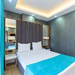 Hotel Black Palace *