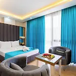 Black Palace Hotel *