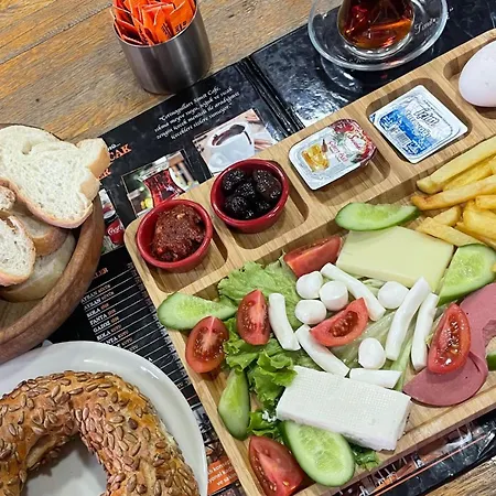 Black Palace Hotel *