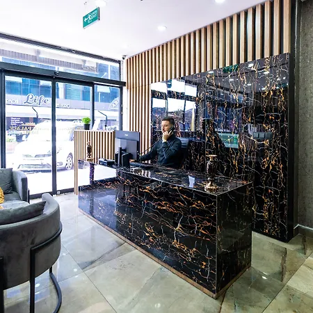 מלון Black Palace *