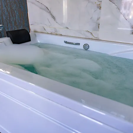 Black Palace فندق *