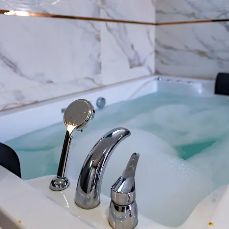 Black Palace Hotel *