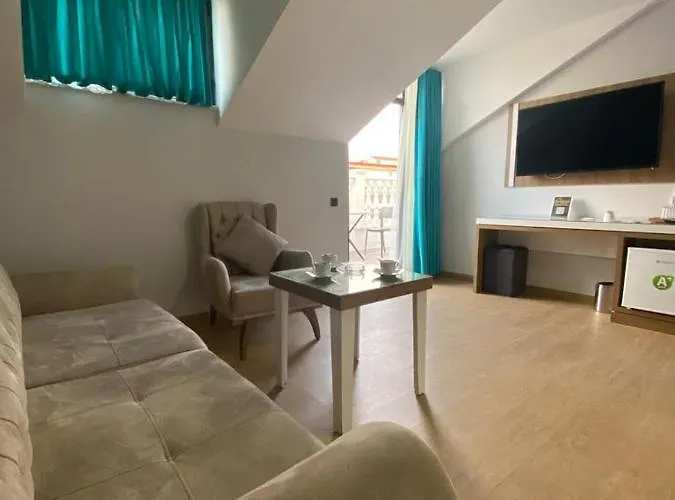 Black Palace מלון *