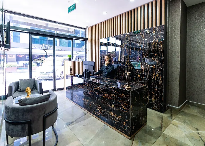 מלון Black Palace *