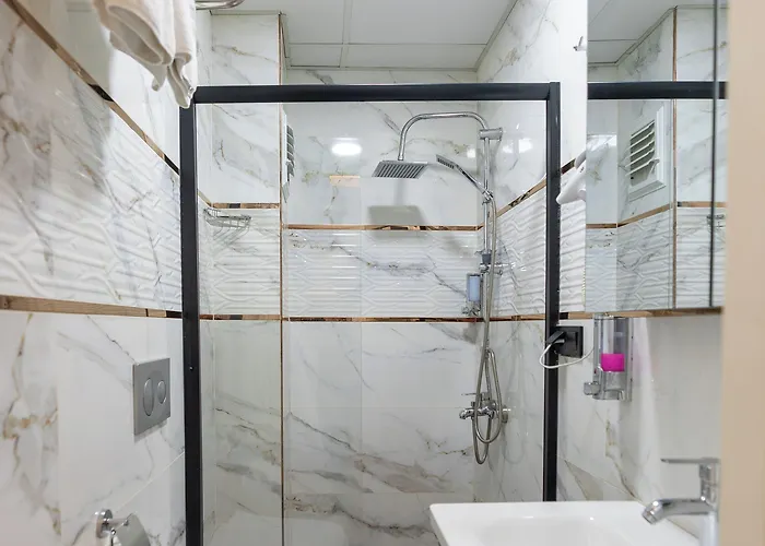 Black Palace מלון